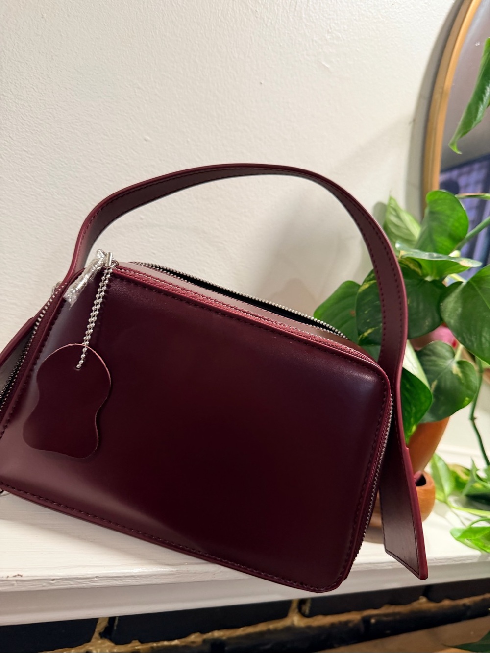 Vintage genuine leather Structured Leather Crossbody Bag in Burgundy - Picture 4 of 17